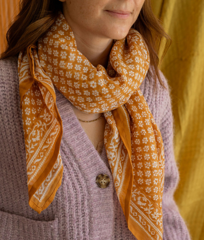 Grand foulard fleuri - Alma Camel