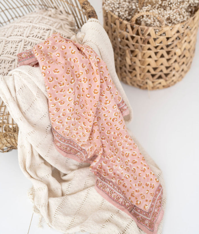 Grand foulard léopard - Bengal Blush