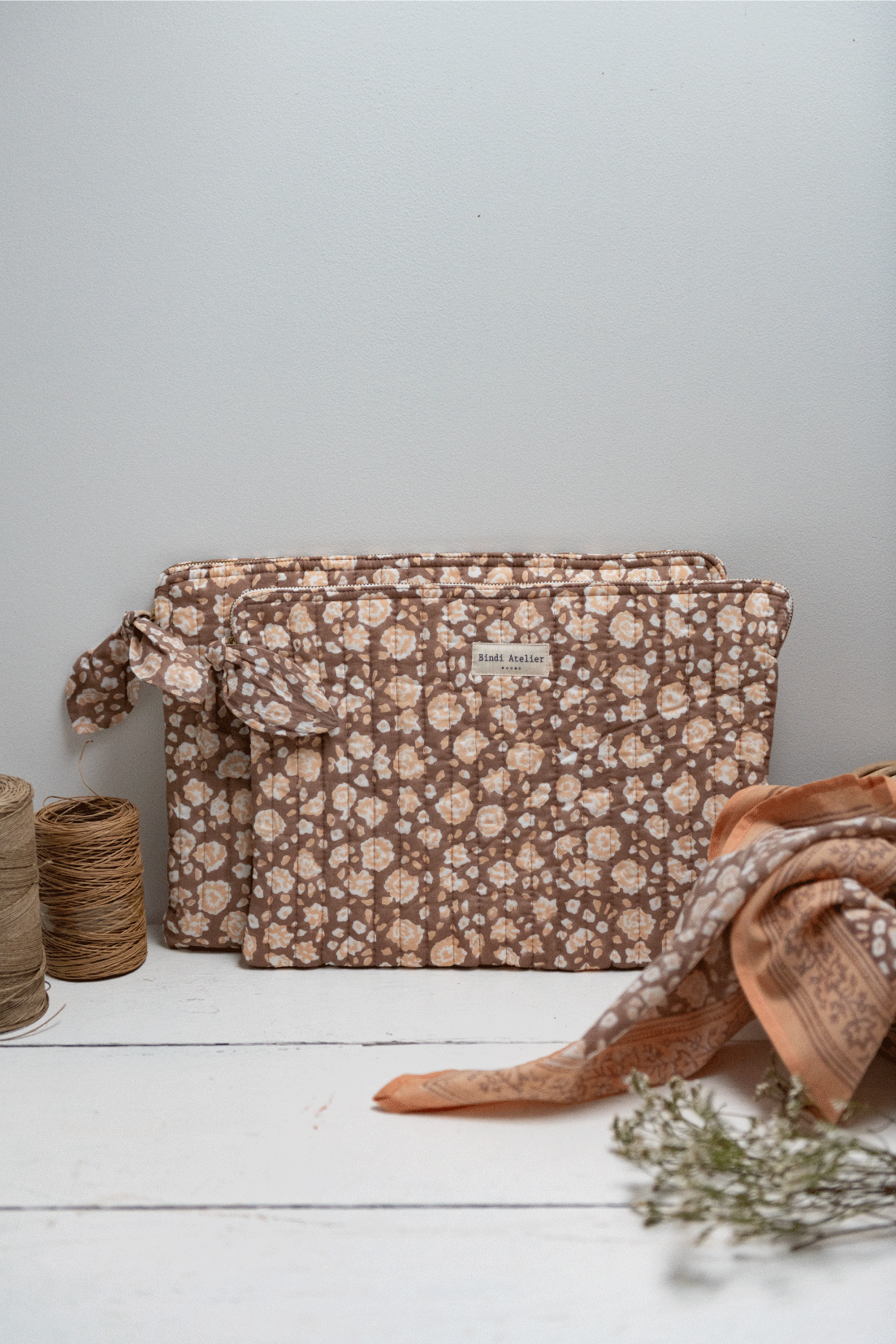 Pochette d'ordinateur - Puja Noisette