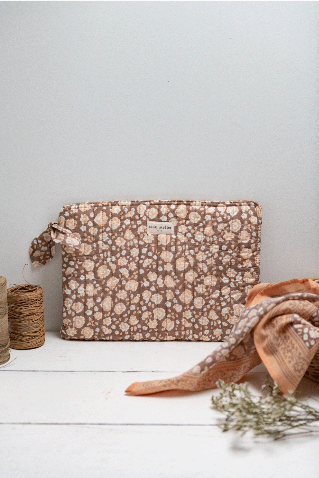 Pochette d'ordinateur - Puja Noisette