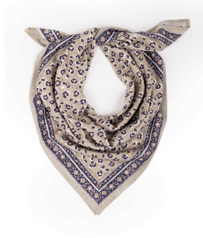 Grand foulard léopard - Bengal Tilleul
